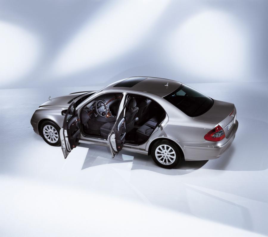  Mercedes-Benz E-Class 2007 года  (фото 33 из 80)